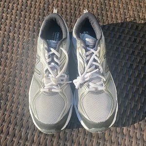New Balance mens running shoes 540